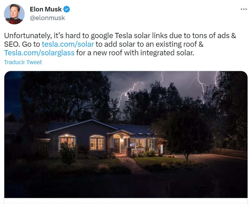 Tweet de Elon Musk: es difícil encontrar en Google los enlaces de Tesla Solar por la cantidad de anuncios y SEO; recomienda ir a tesla.com/solar
